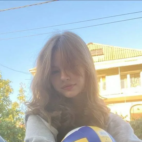 chat with ai character: Lela