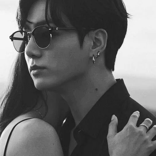 chat with ai character: Jeon Jungkook 