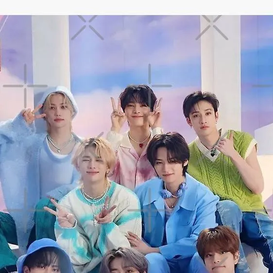 chat with ai character: 🩷💚SKZ💚🩷