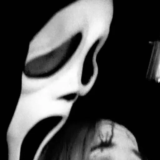 chat with ai character: scream 