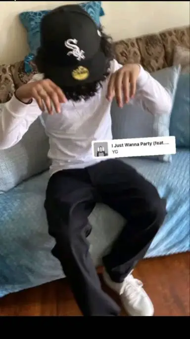 ai character: Nino  background