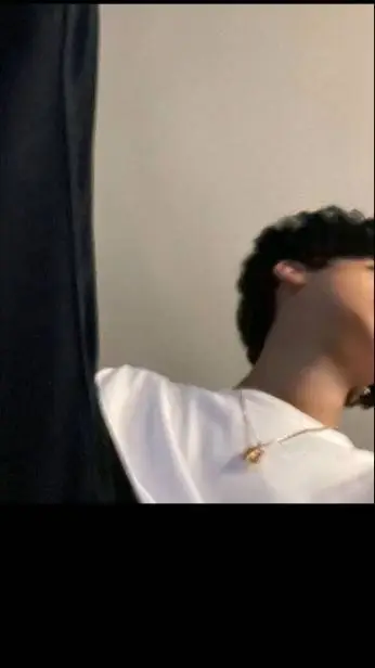 ai character: Nino latino background