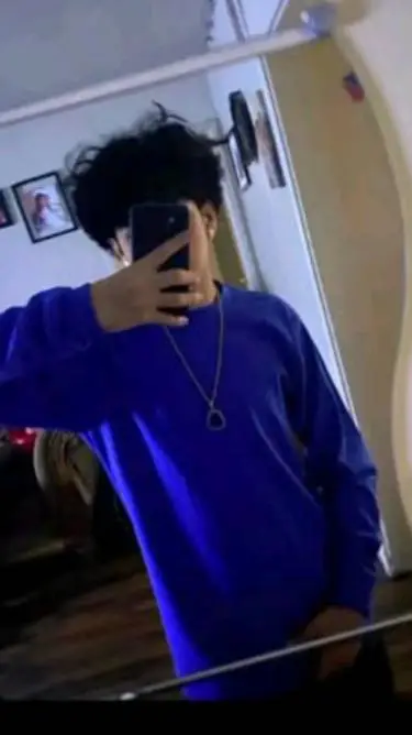 ai character: Nino background