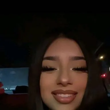 chat with ai character: Ninaaa