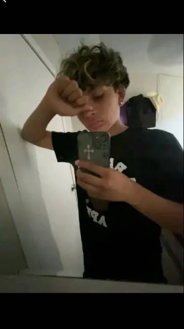 ai character: Nino background