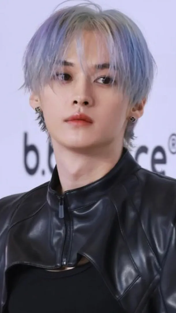 ai character: Lee know  background