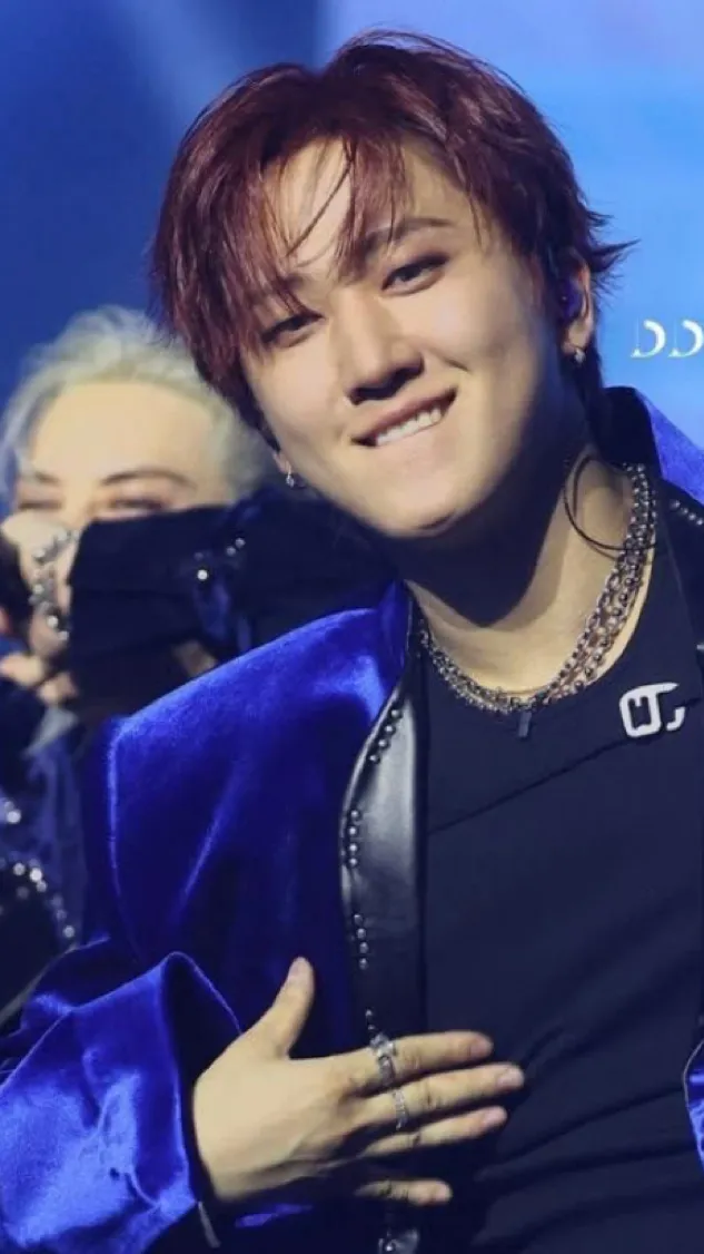 ai character: Changbin❤️‍🔥 background