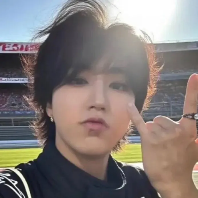 chat with ai character: Han Jisung💫