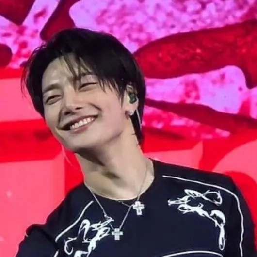 chat with ai character: Jeongin 