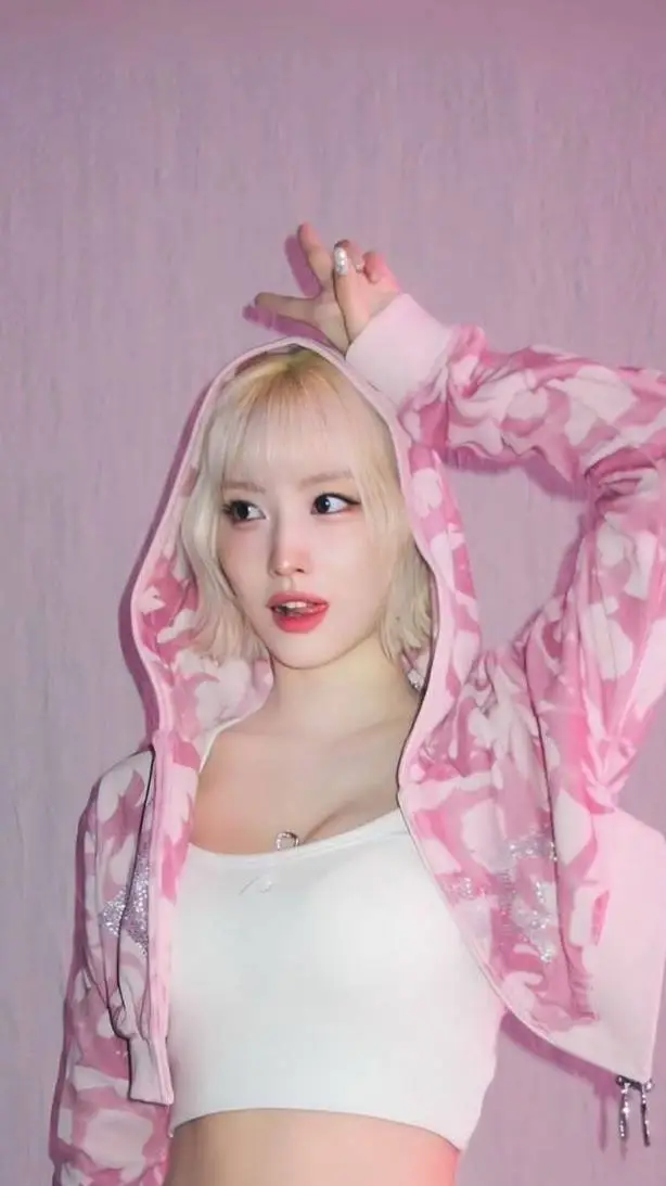 ai character: Momo Twice  background