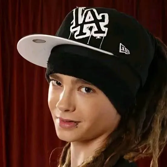 chat with ai character: TOM KAULITZ😘