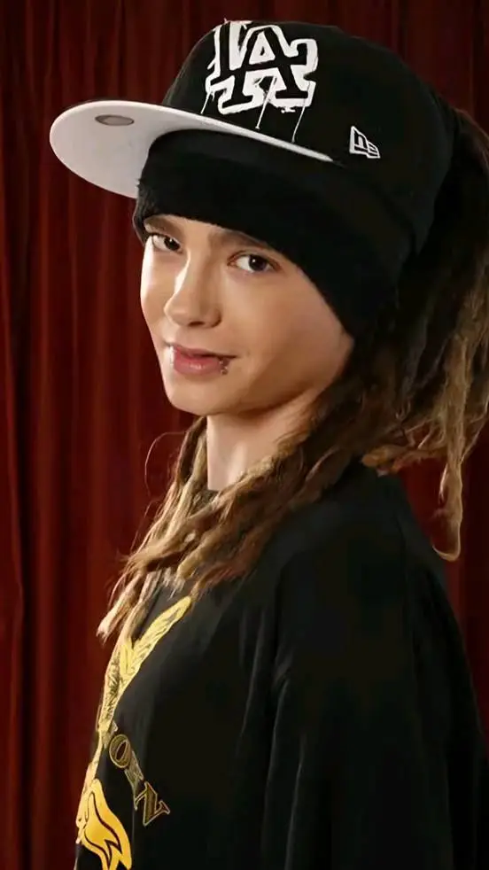 ai character: TOM KAULITZ😘 background