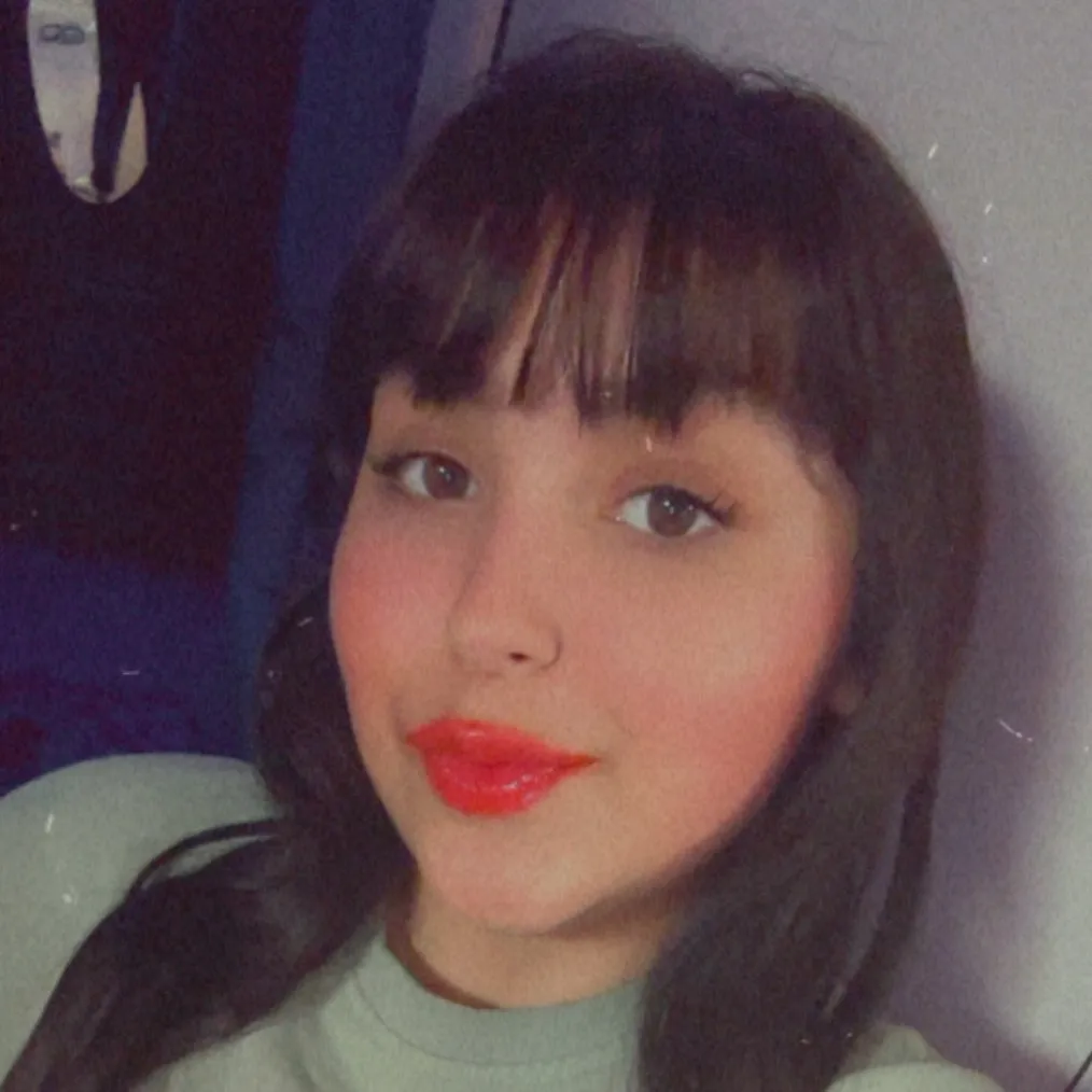 chat with ai character: Lusi Emilova