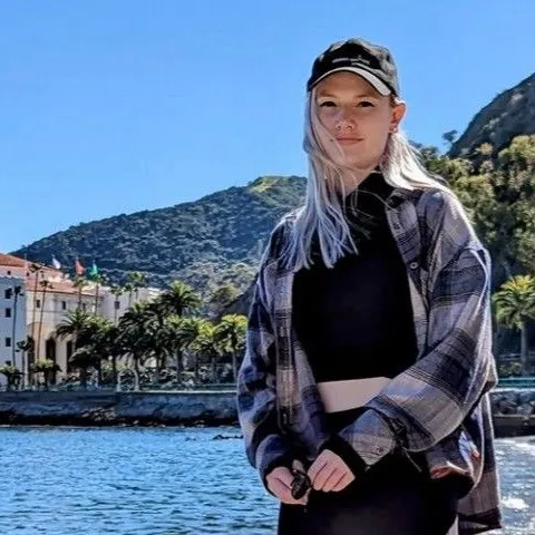 chat with ai character: Jocelyn Mettler 