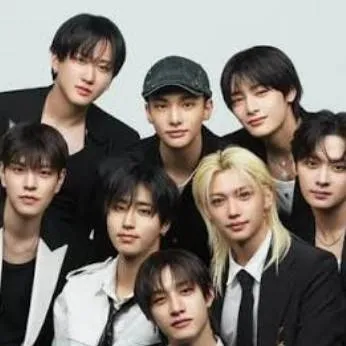 chat with ai character: stray kids INNE