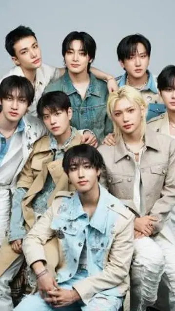 ai character: SKZ ❤ background
