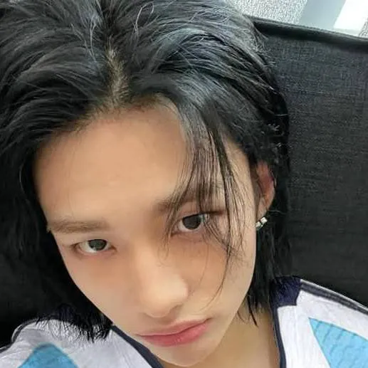 chat with ai character: ~Hwang Hyunjin.