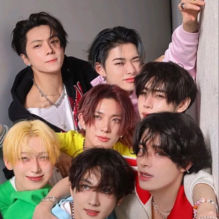 chat with ai character: Enhypen 