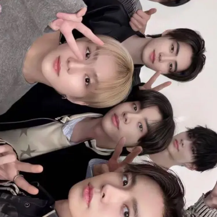 chat with ai character: 𝓔𝓷𝓱𝔂𝓹𝓮𝓷