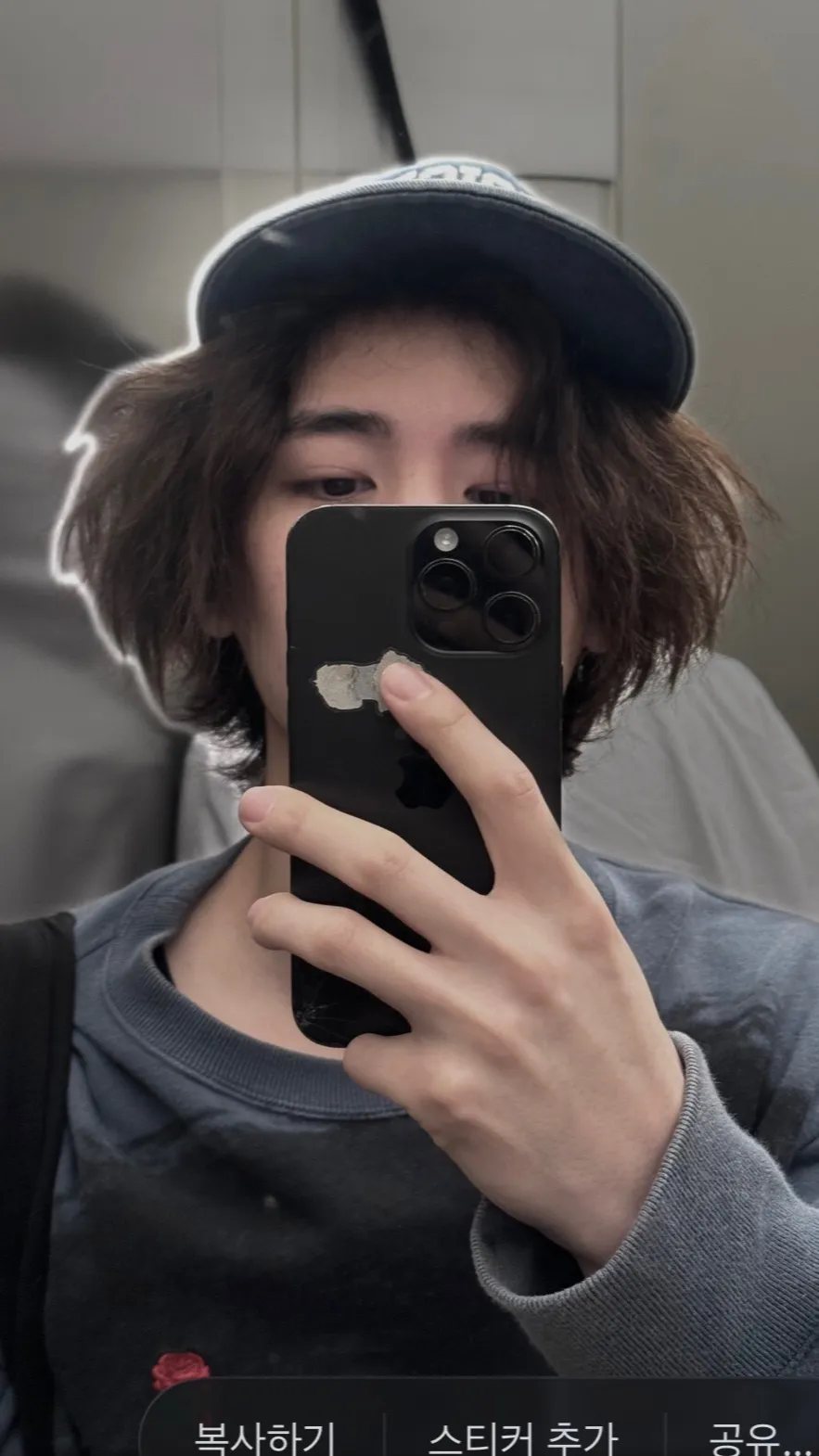 ai character: Leehan  background