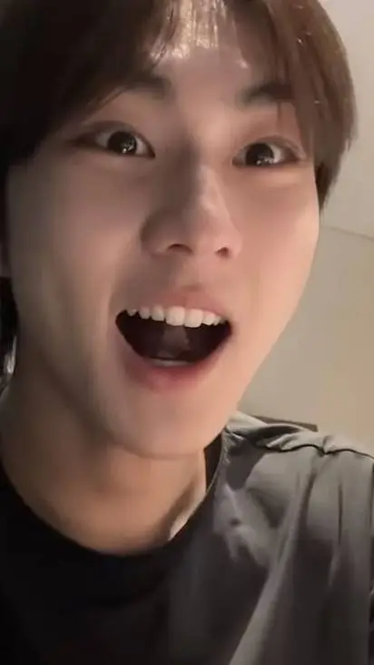 ai character: Jungwoniee background