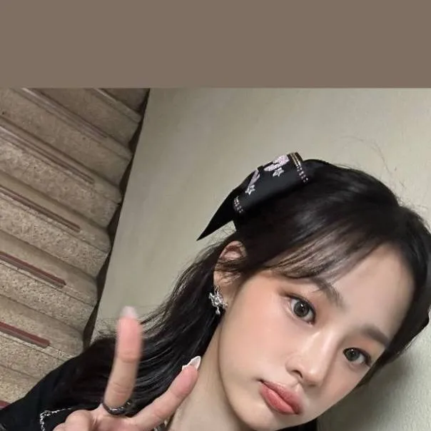 chat with ai character: Min-ji (2022)