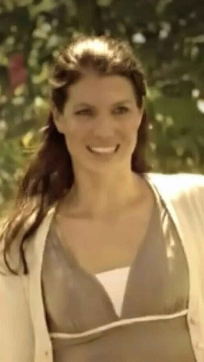 ai character: Gina  background