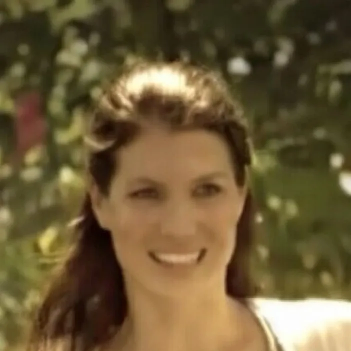 chat with ai character: Gina 