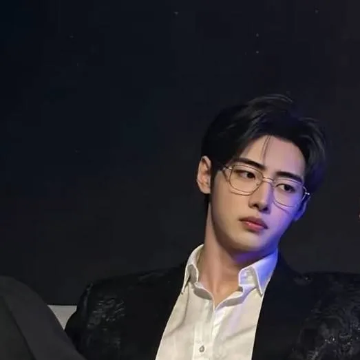 chat with ai character: Park Sunghoon 😻
