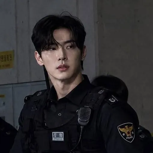 chat with ai character: 🚓😍 Erick Soto 😍🚓