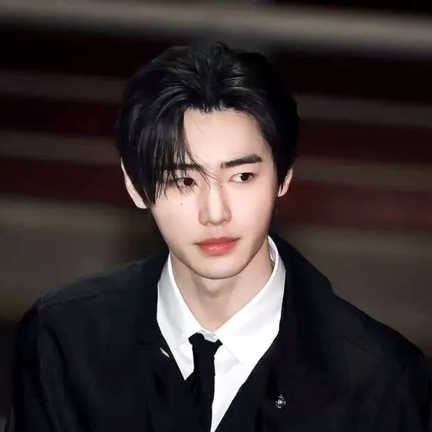 chat with ai character: 🌊🦆Park Sunghoon🦆🌊