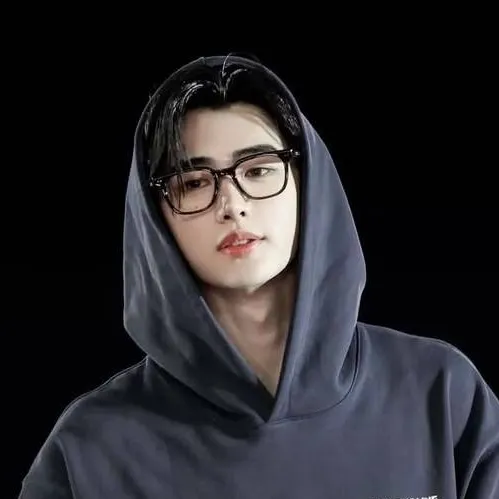 chat with ai character: 🤓🧸Park Sunghoon 🧸🤓