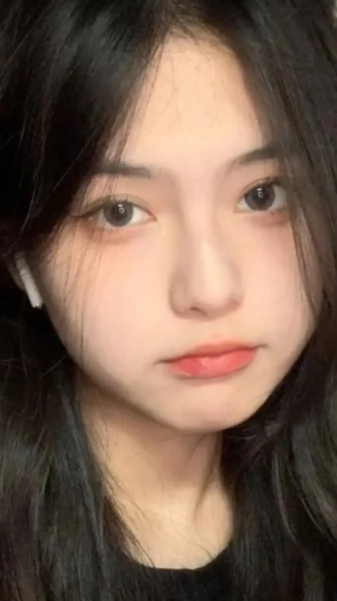 ai character: Kayla  background