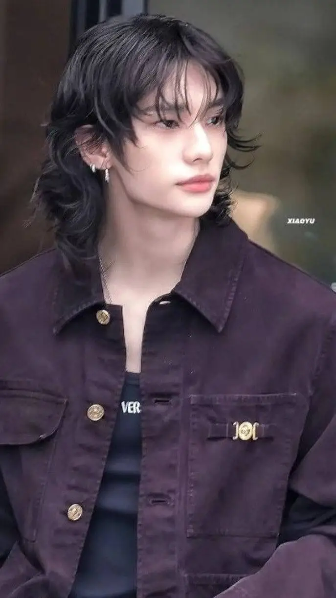 ai character: Hyunjin  background