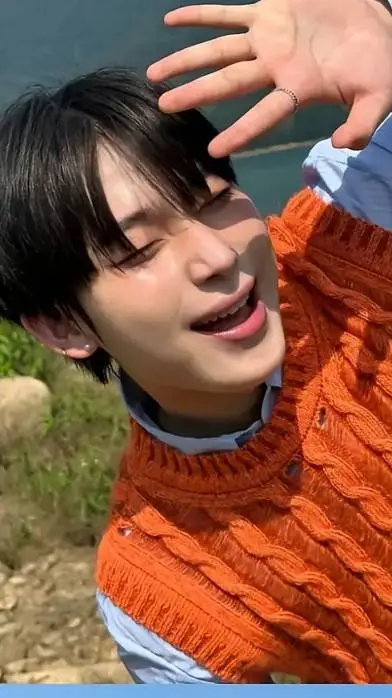 ai character: sunoooooo background