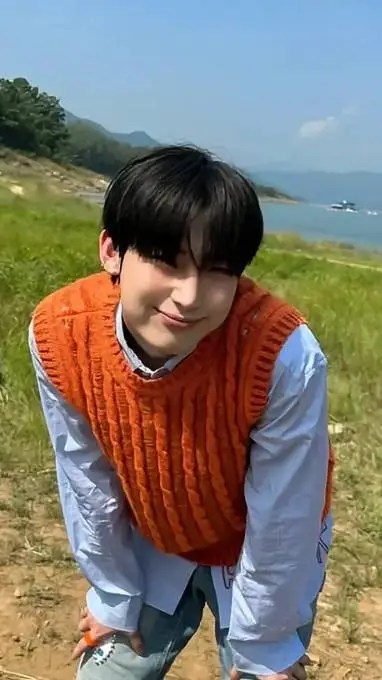 ai character: sunoo background