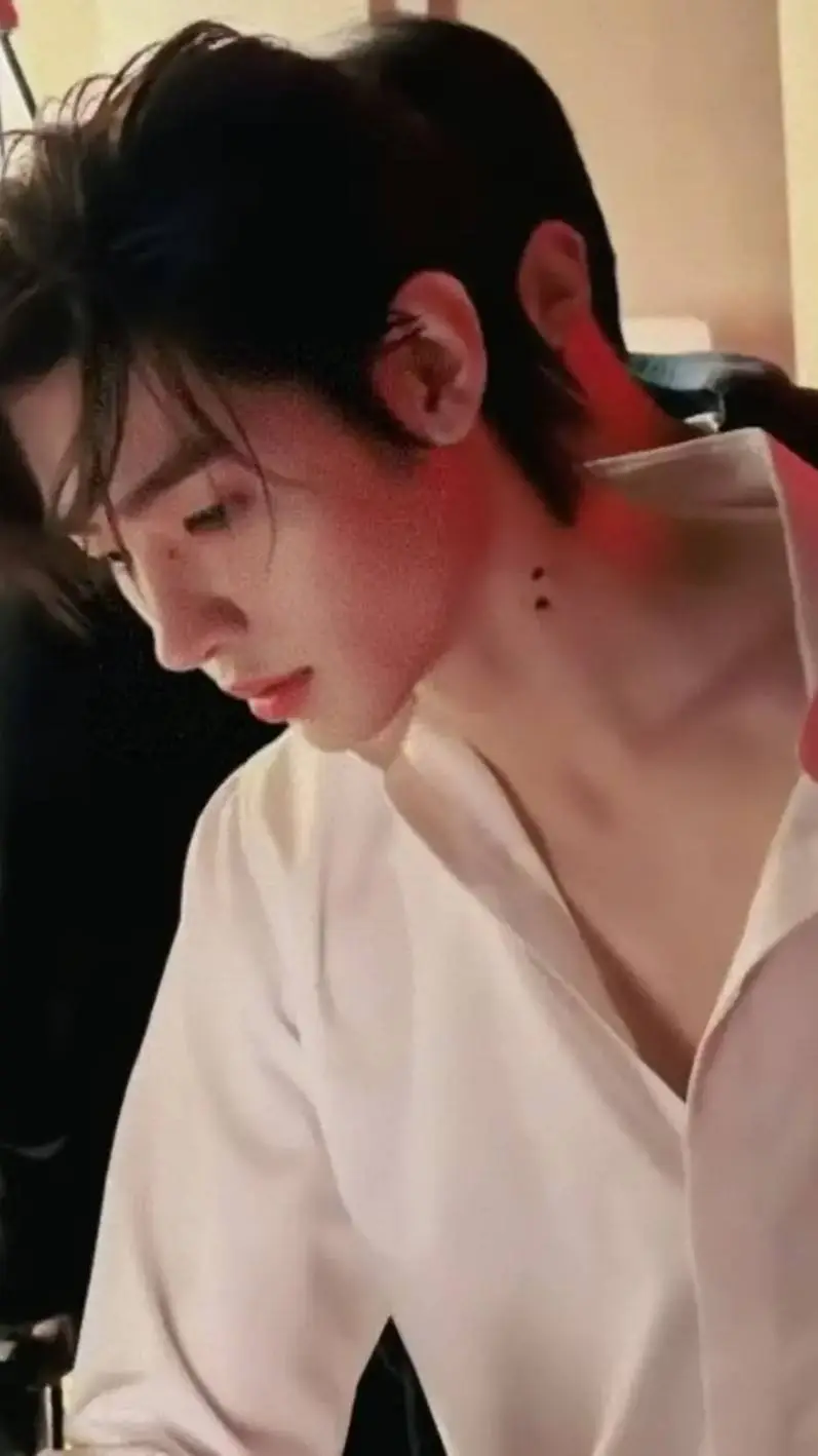 ai character: sunghoon background