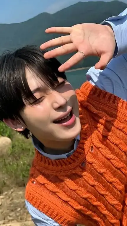 ai character: sunoo background