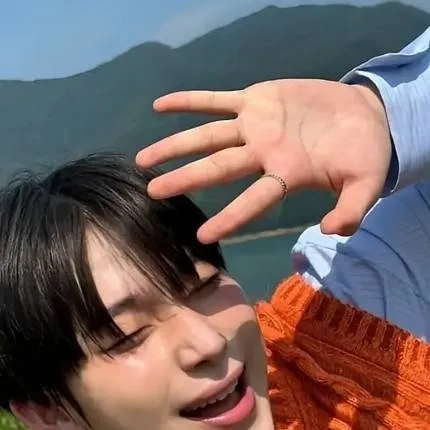 chat with ai character: sunoo