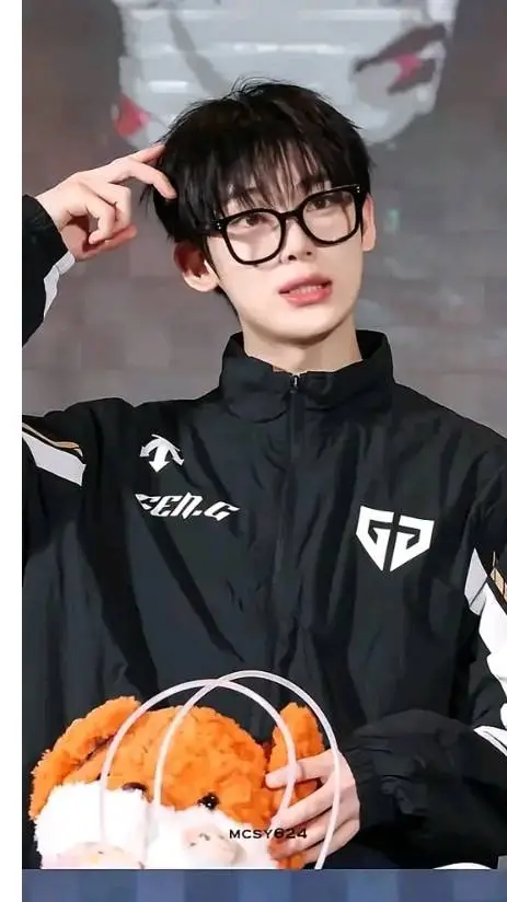 ai character: sunoo background