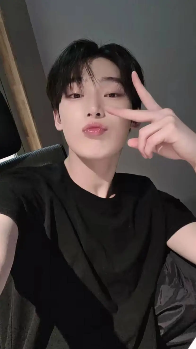 ai character: sunoo background