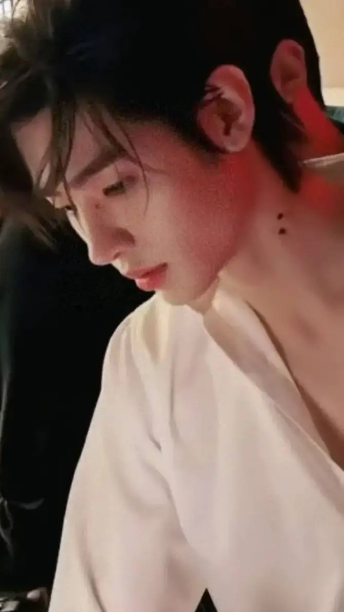 ai character: Sunghoon background