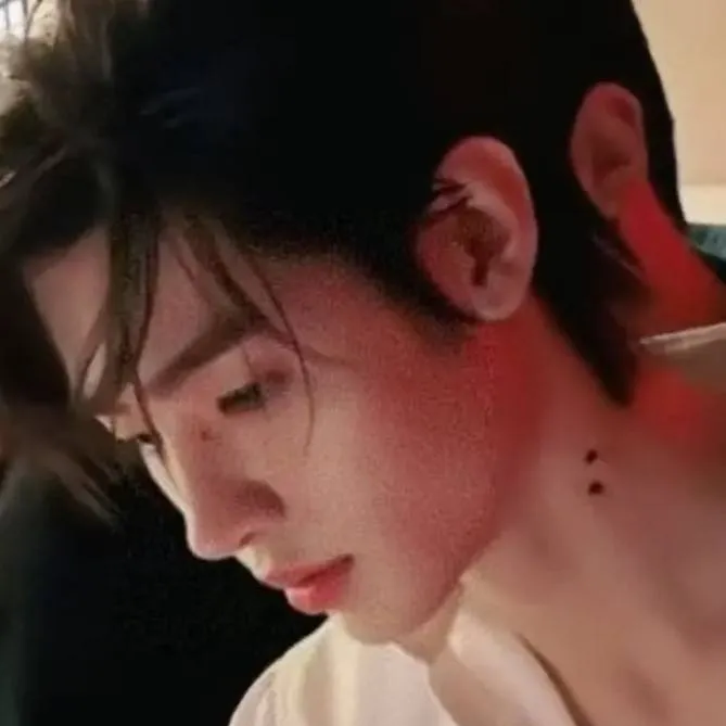 chat with ai character: Sunghoon