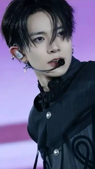 ai character: heesung background