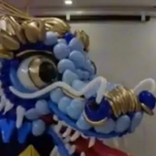 chat with ai character: Balloon head