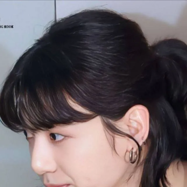 chat with ai character: Jeon Jungkook