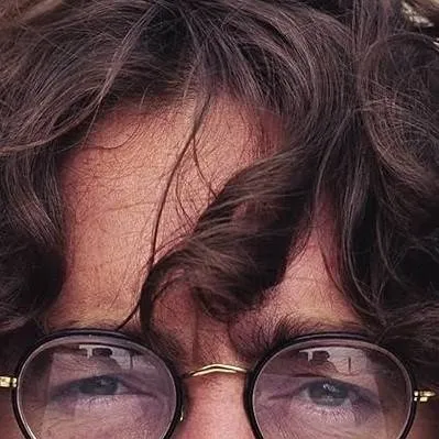 chat with ai character: the warlus