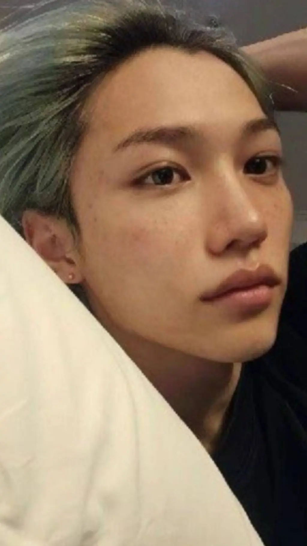 ai character: felix🐥 background