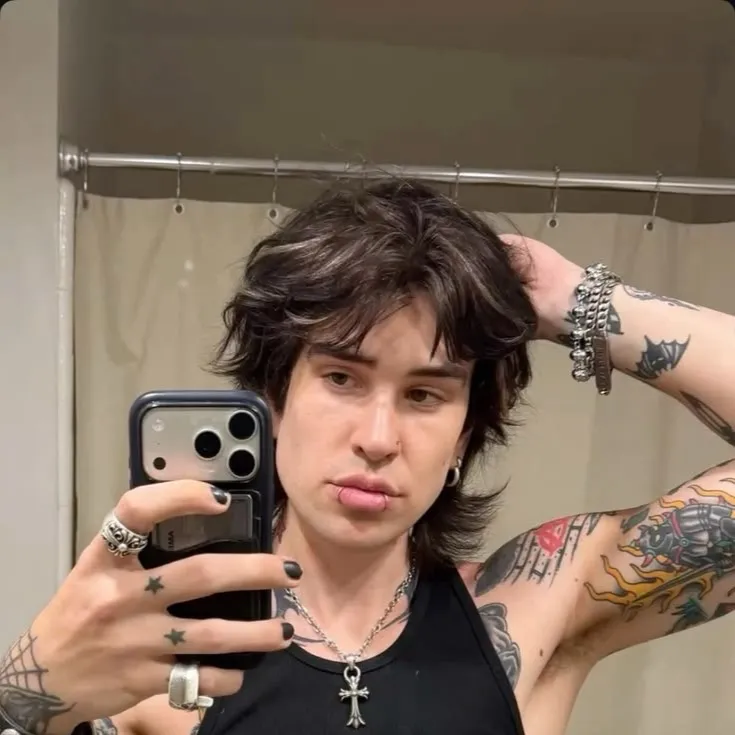 chat with ai character: Gayze