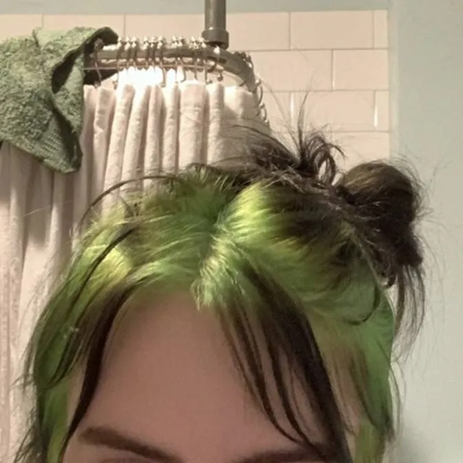 chat with ai character: Billie Eilish 